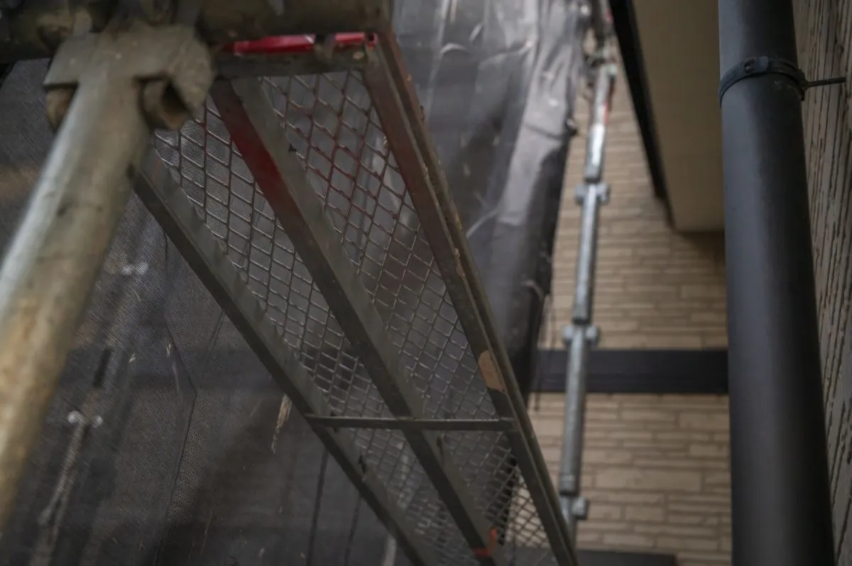 足場残掛けの設置基準と法的規制完全ガイド！安全作業の必須ポイント