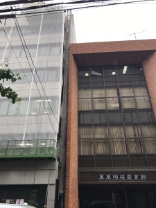 現在施工中の現場です。中央区 ゴンドラ 外部足場仮設工事