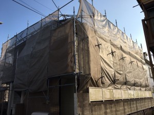 本日施工させていただいた現場です。春日部市アパート塗装工事の足場仮設